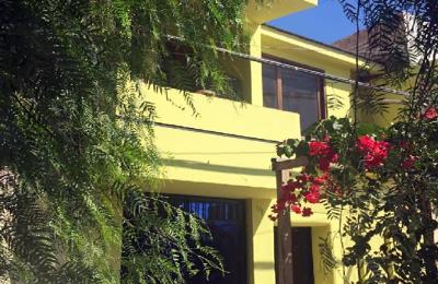 VENTA DE CASA DE 3 PISOS EN AV. ZARUMILLA